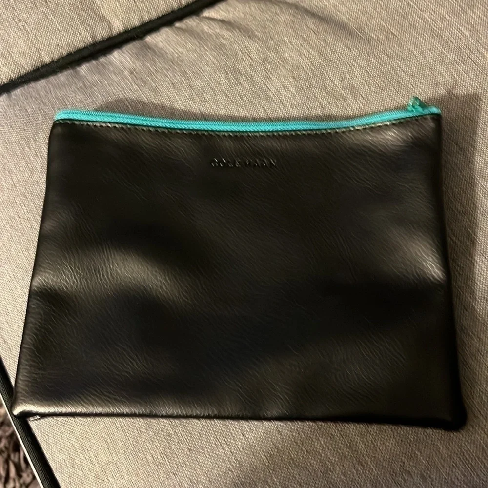 COLE HAAN for American Airlines bag. Excellent condition! Rare and collectible.